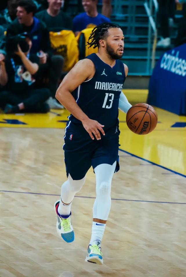 强的背景下 强的背景下