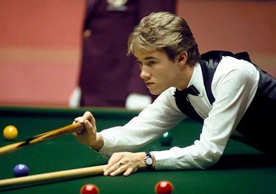 凯恩本赛季助攻达到10次，近5个赛季4次助攻上双.